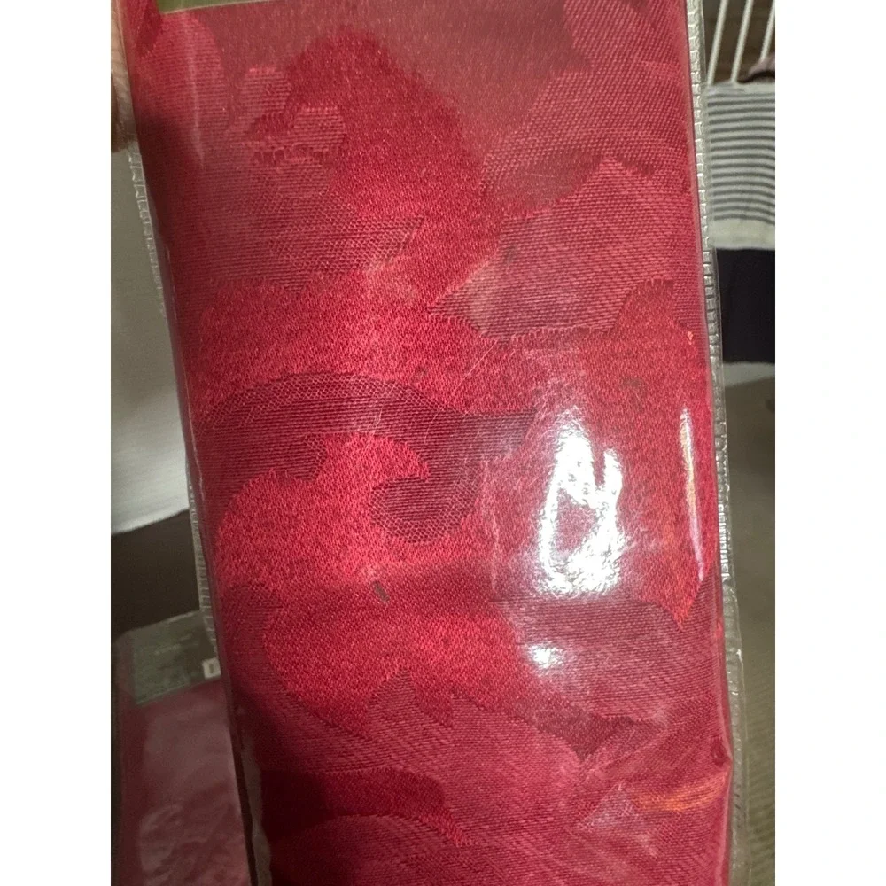 Bed Bath & Beyond Poinsettia Scroll Napkins Ruby Red Set of 8 Christmas Holiday